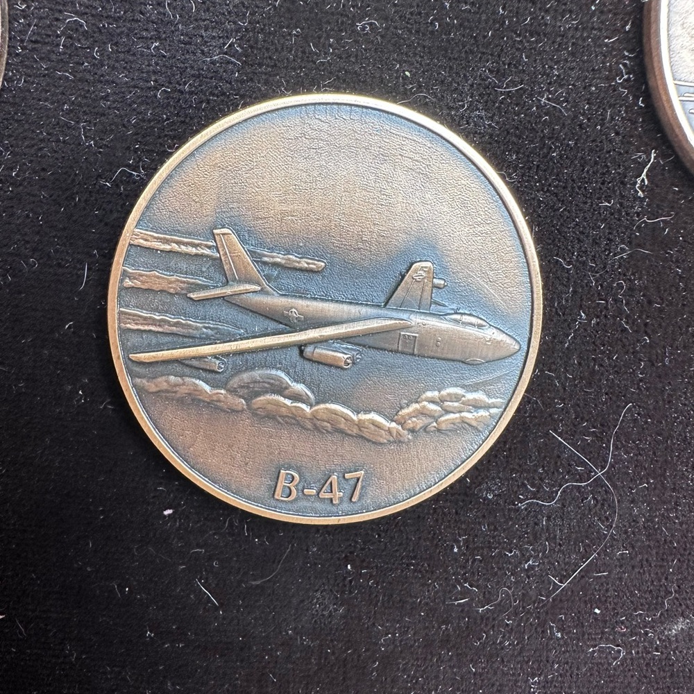 Vintage Boeing 35 Years Commemorative Bronze Collectible Coin Plaque (1986) - Picture 6 of 11